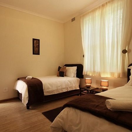 Four On Faure Apartment Knysna Bagian luar foto
