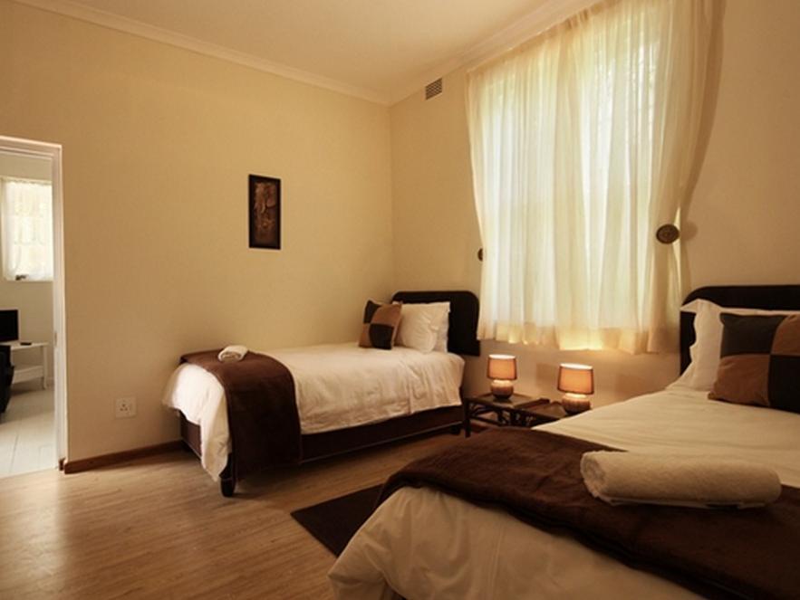 Four On Faure Apartment Knysna Bagian luar foto