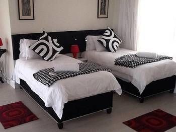 Four On Faure Apartment Knysna Bagian luar foto