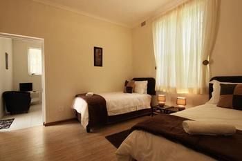 Four On Faure Apartment Knysna Bagian luar foto