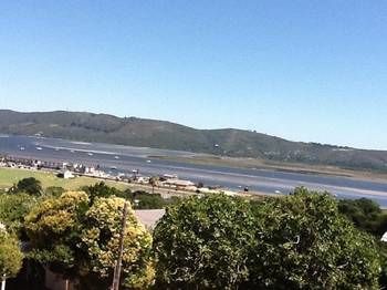 Four On Faure Apartment Knysna Bagian luar foto